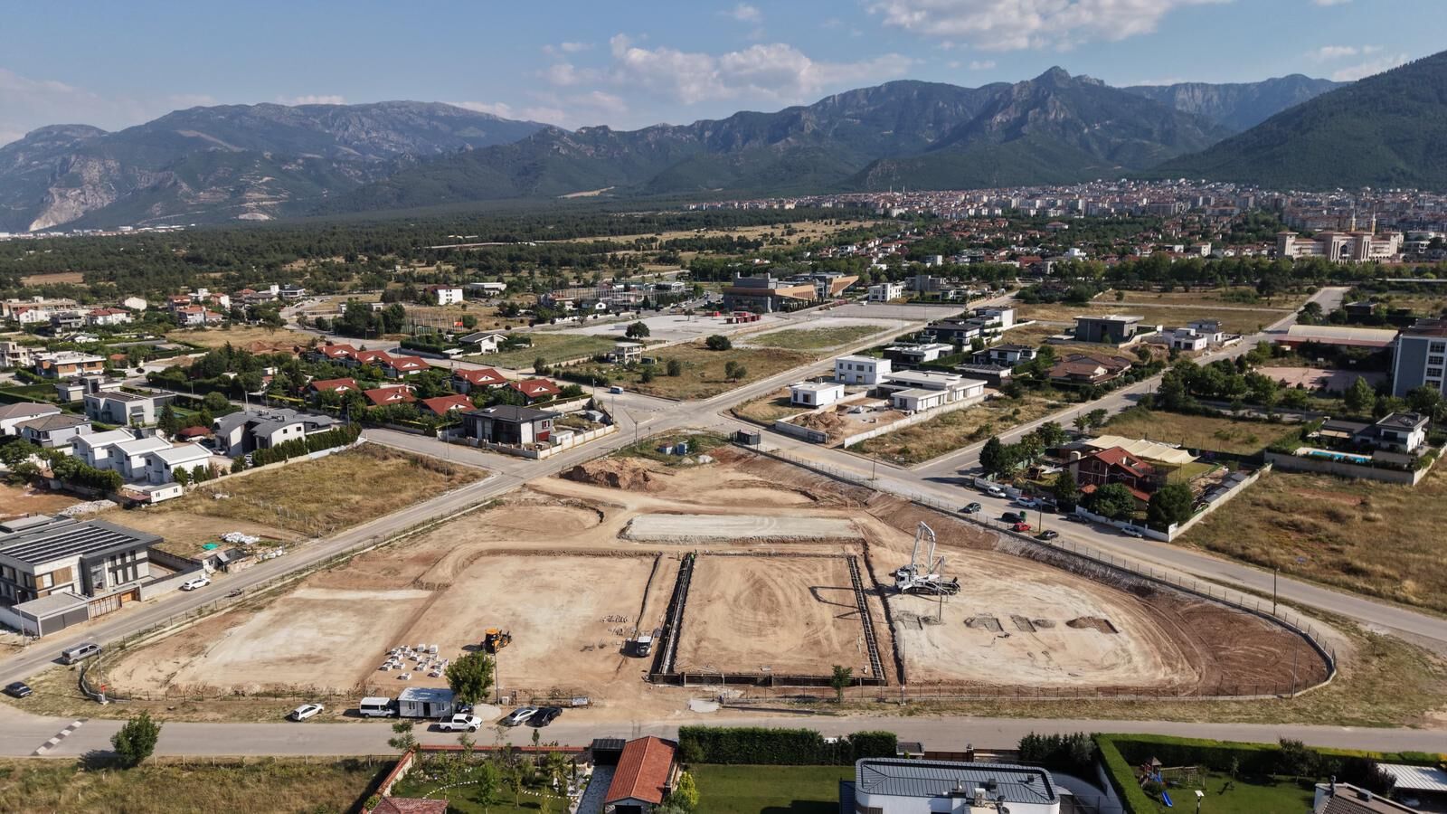 Merkezefendi̇'ye Dev Gençli̇k Parki Spor Kompleksi̇ Geli̇yor (2)