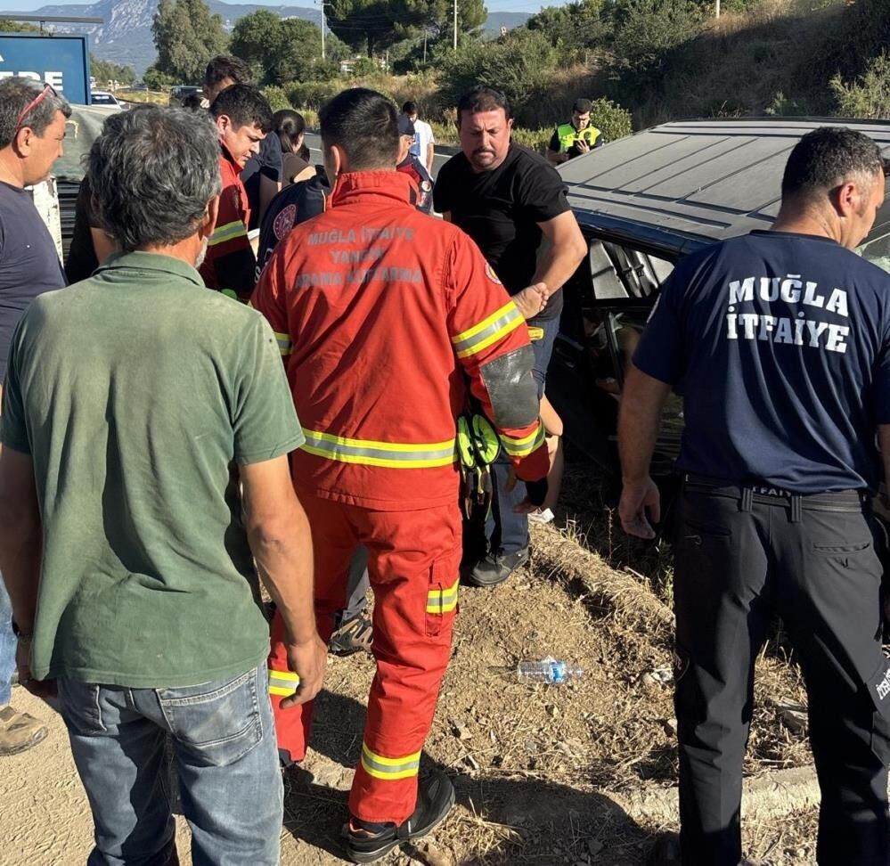 Muğla'da Araç Yoldan Çıktı11