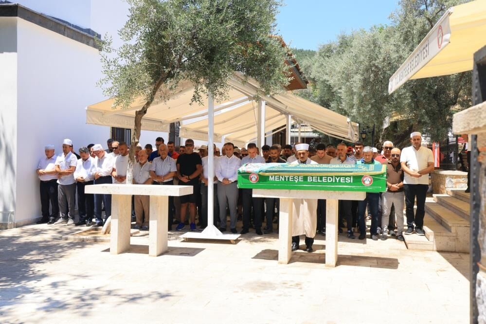 Muğla'da Hayatını Kaybeden Kadının Tabutunu Kadınlar Taşıdı 22