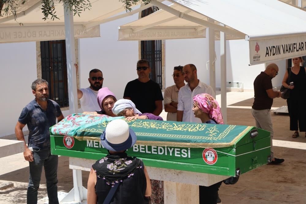 Muğla'da Hayatını Kaybeden Kadının Tabutunu Kadınlar Taşıdı