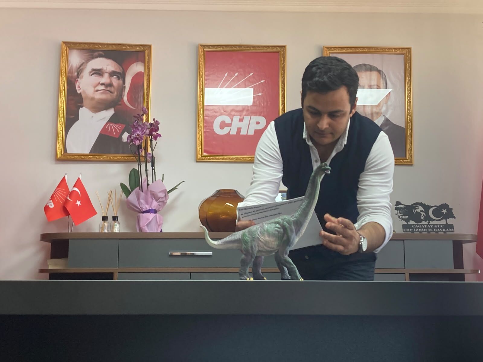 Nalbantoğlu’nun ‘Çoluk Çocuk’ Sözlerine ‘Dino’ Tepkisi Gençliği Küçümseyen Anlayışı Kabul Etmiyoruz! (6)