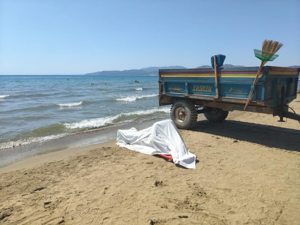 Pamucak Sahilinde Erkek Cesedi Bulundu (1)