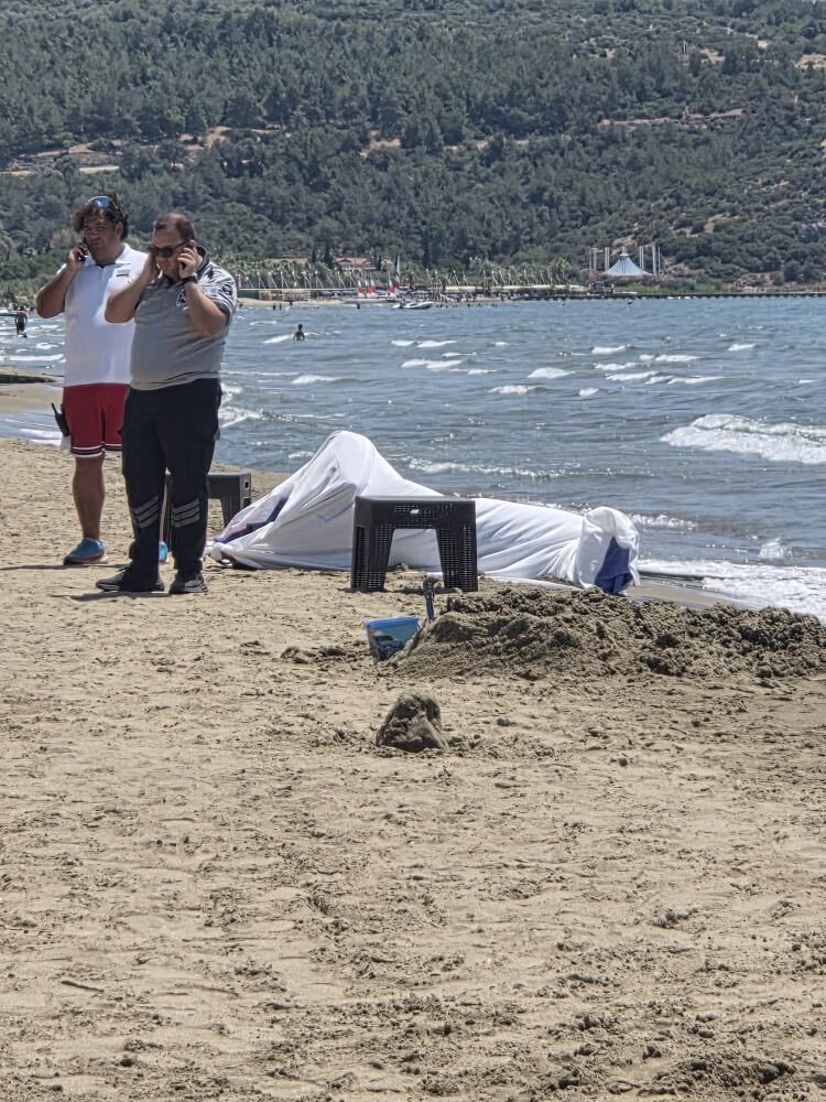 Pamucak Sahilinde Erkek Cesedi Bulundu (2)