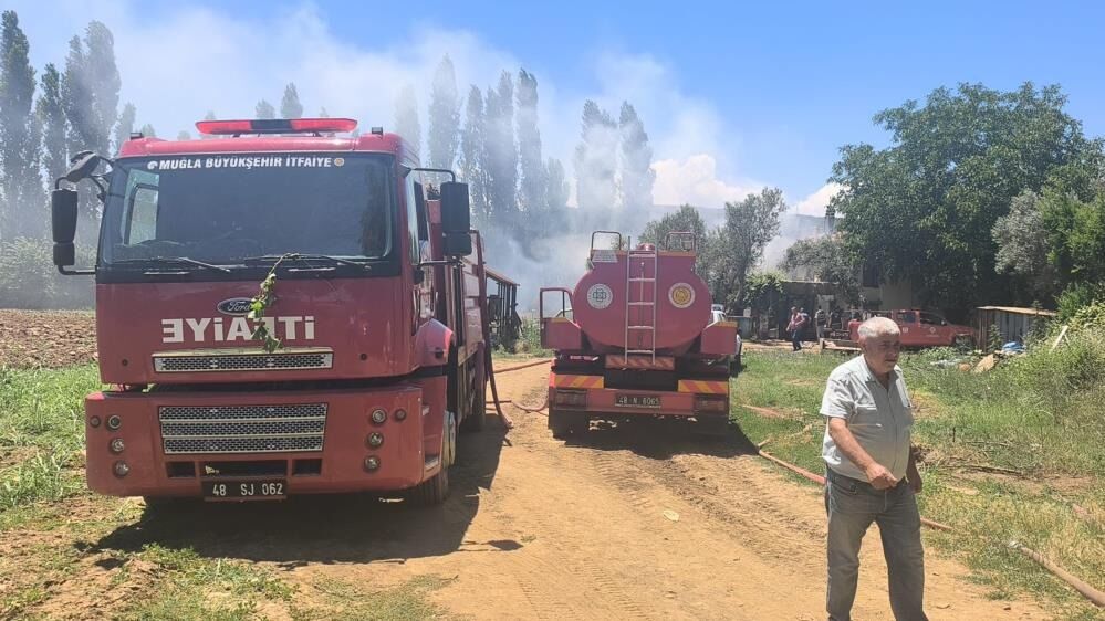Saman Balyalarından Başlayan Yangın Eve Sıçradı 222