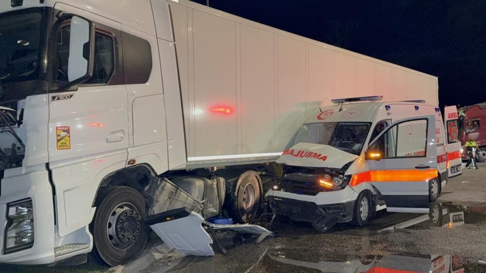 Samsun'da Feci Kaza3 Hasta Taşıyan Ambulans Ile Tır Çarpıştı!