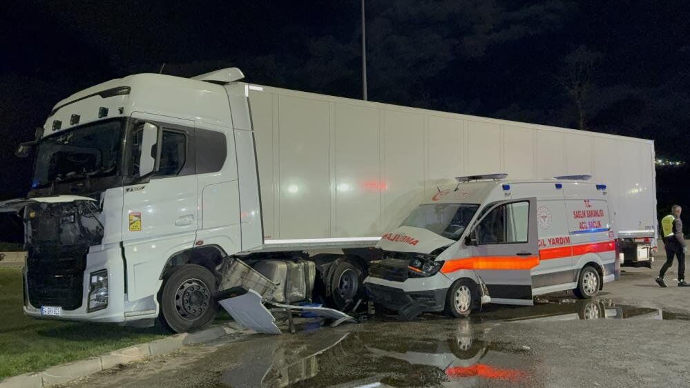 Samsun'da Feci Kaza7 Hasta Taşıyan Ambulans Ile Tır Çarpıştı!