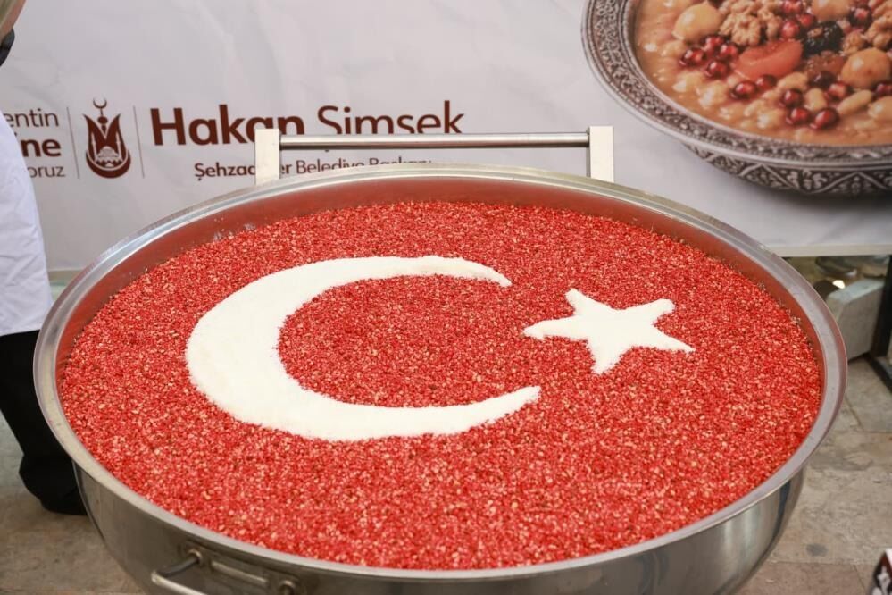 Şehzadeler’de Muharrem Ayı Bereketi