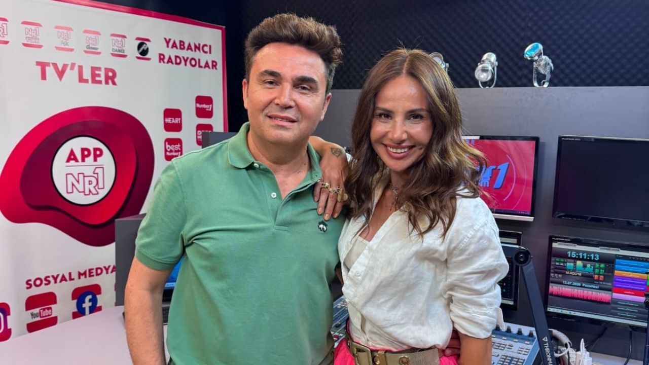 Betül Demir, yeni şarkısı "Yüzdü Kıyıya"nın arkasındaki ağlatan platonik aşk hikayesini ve efsane eserleri yorumlamanın cesaretini ilk kez anlattı.