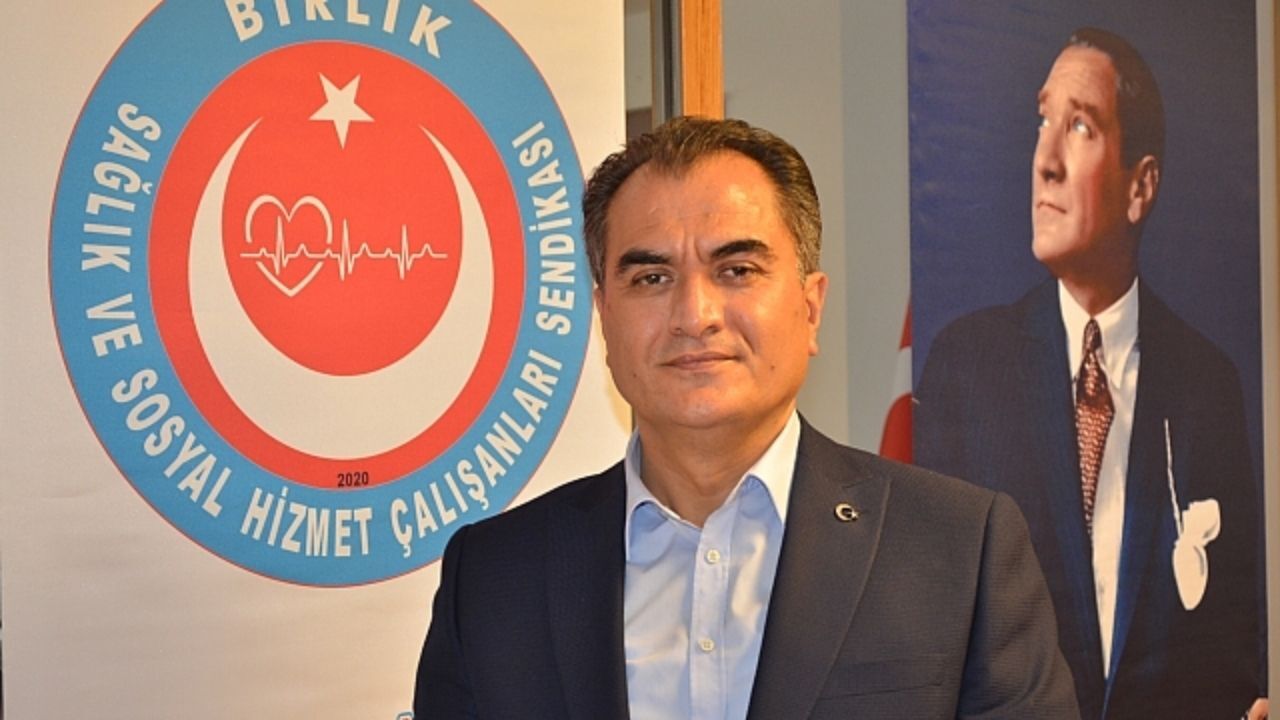 İzmir’de MHRS randevu krizi büyüyor! Vatandaş Kamu hastanesinde randevu bulunmadığı için merkeze 80 kilometre uzaklıktaki ilçeye yönlendirilirken Birlik Sağlık-Sen Genel Başkanı Ahmet Doğruyol’dan sevk zincirinin uygulanmamasına isyan etti. Doğruyol, randevu bulamayan vatandaşlara uyarıda bulundu.