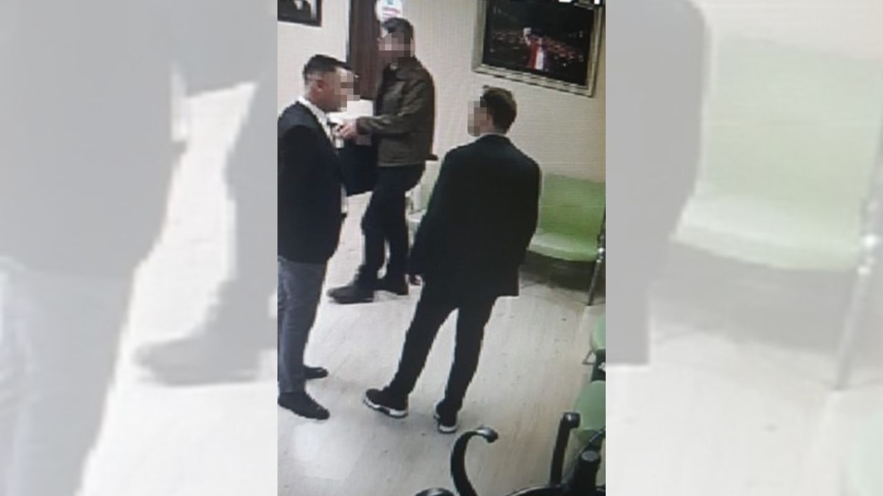 İzmit Belediyesine “rüşvet” suçundan başlatılan ve İzmit Belediye Başkanı Fatma Kaplan Hürriyet ve eşi ile CHP İzmit İlçe Başkanı Gökhan Ercan dâhil 28 kişi gözaltına alındığı soruşturma dosyaya giren ifadede, Belediye Başkanı Hürriyet’e 3 kilo altın veri