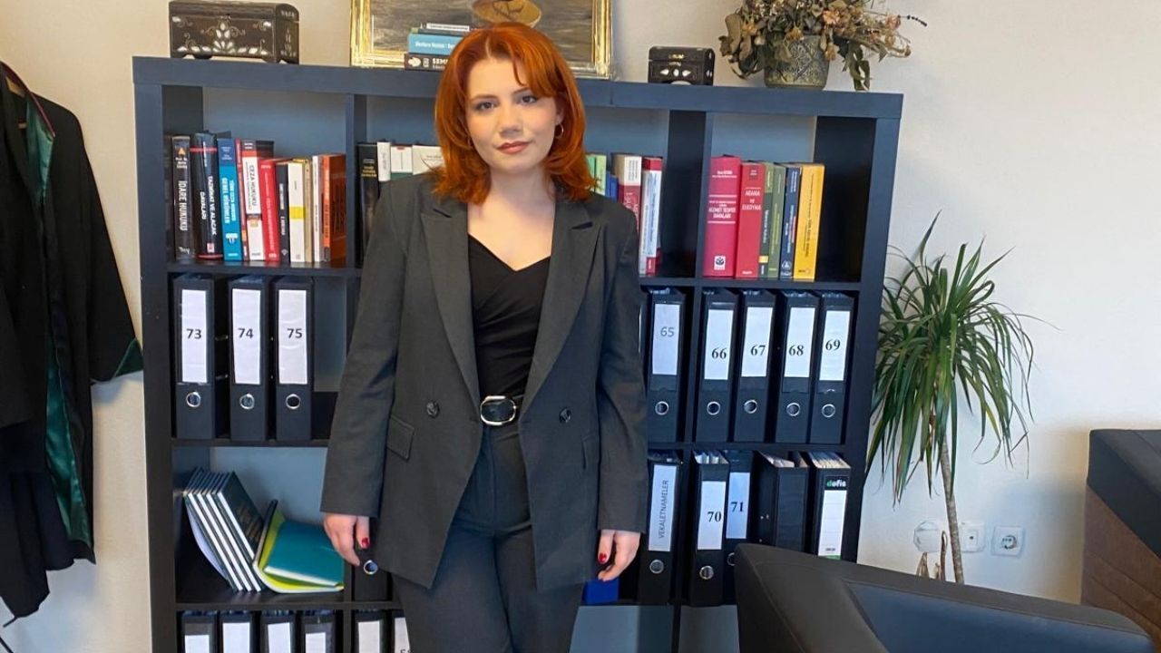 İzmir’de su faturalarındaki fahiş artışlar ve daraltılan kademe aralıkları vatandaşı isyan ettirdi! Bir vatandaş, mayıs ayında 14 metreküp tüketimin olduğu faturanın 721 lira, haziran ayında 13 metreküp tüketim olduğu faturanın ise bin 596 lira geldiğini belirtirken TükoDer Hukuk İşlerinden Sorumlu Başkan Yardımcısı Avukat Aybike Görücü, su faturalarında önemli bir kalem olan atık su bedelindeki sorunları anlayarak İzmirliyi uyardı.