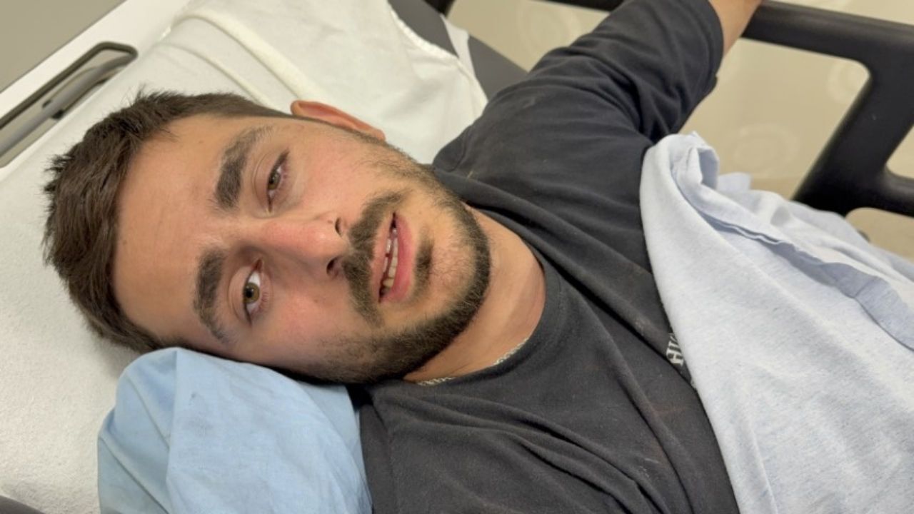 Novorossiysk açıklarında İHA saldırısına uğrayan Türk gemisindeki 21 yaşındaki Enes Torun, yaşananları “Kamaramı vurdular, enkazdan çıktım. İkinci patlamada güverte havaya uçtu” diye anlattı.