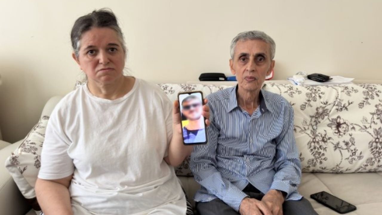 İstanbul’da 2,3 milyon liralık altınla kaybolan kuryenin motoru terk edilmiş bulundu. Patronu şikâyetçi olurken, ailesi “Kafasına silah dayandı, kaçırıldı” dedi. Kuryeden dört günden beri haber alınamıyor.