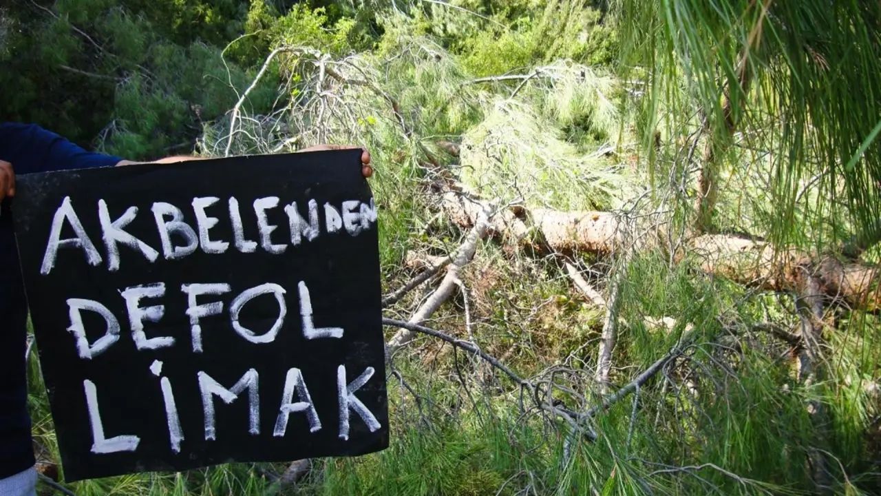 Muğla’nın İkizköy Mahallesi'nde termik santral için başlatılan acele kamulaştırma sürecinde mahkeme, Danıştay'daki dava sonuçlanana kadar yargılamayı durdurma kararı aldı.