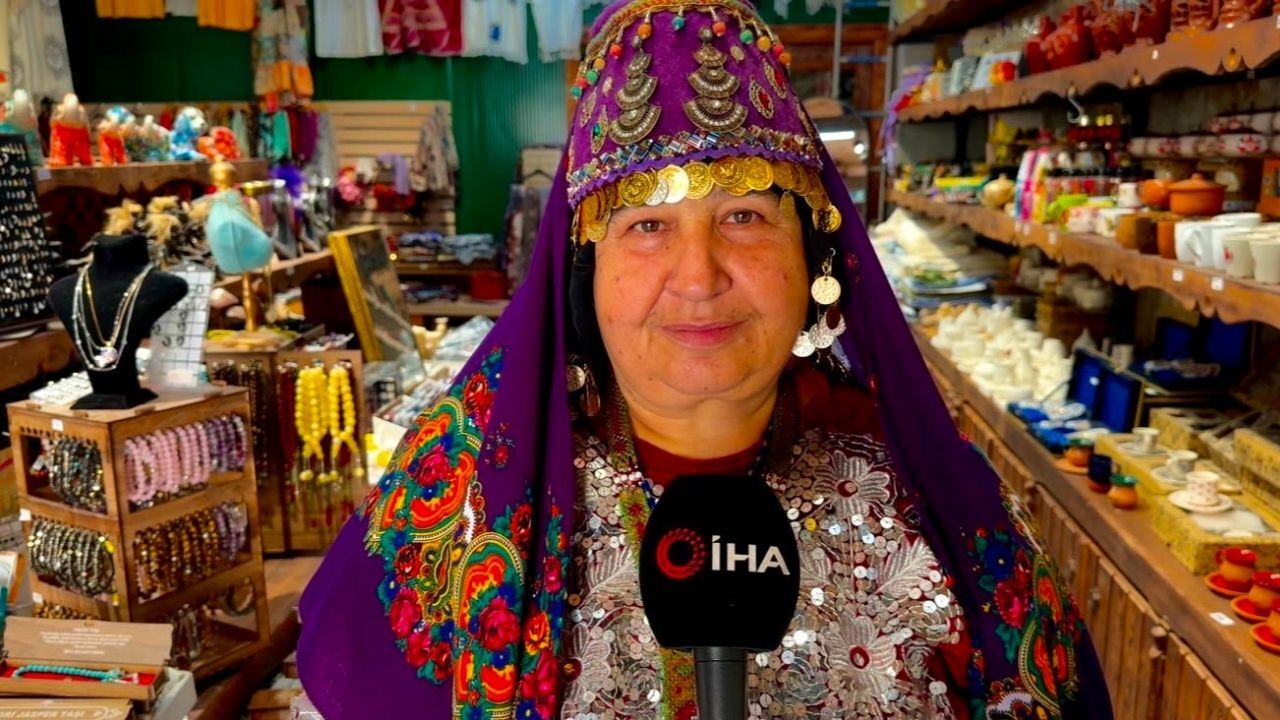 Afyonkarahisar'ın tarihi Ayazini köyü, yaz tatilini geçiren yerli turistler ile gurbetçi vatandaşların yoğun ziyaretiyle hareketli günler yaşıyor.
