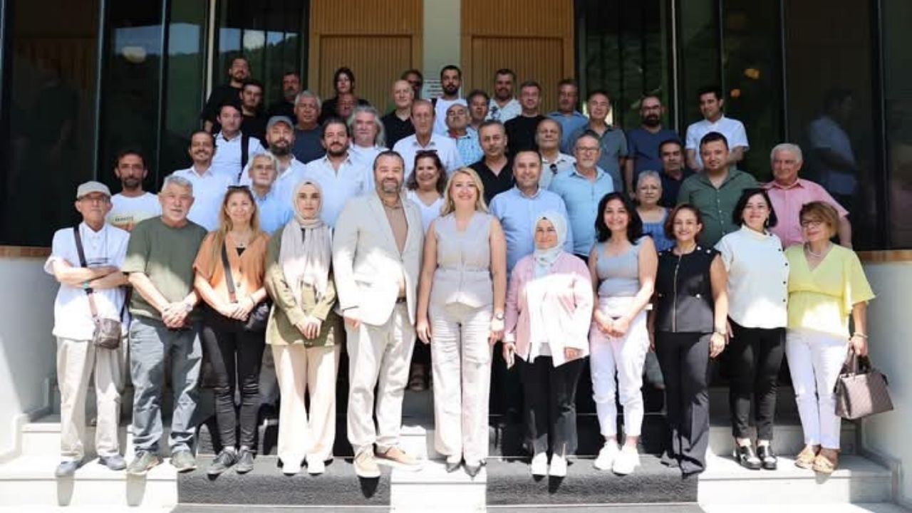 YENİ Parti’ye katılma iddialarına yanıt veren Şeniz Doğan: “İlk derdimiz Merkezefendi'ye hizmet. Nihai kararımızı diğer belediye başkanlarımızla görüşerek vereceğiz” dedi.