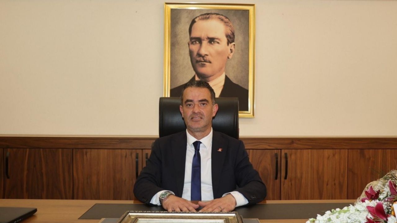 CHP'deki yönetim değişikliği sonrası Aydın'da ilk istifa depremi yaşandı. Koçarlı Belediye Başkanı Özgür Arıcı, "Atanmışlarla yol yürümem" restiyle partisi CHP'den istifa ettiğini duyurdu. 