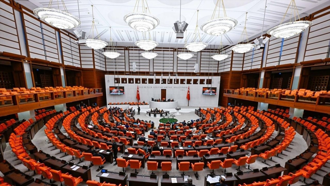 TBMM’de dengeler değişti! Grup toplantı günleri ve salon düzenlemeleri sil baştan
