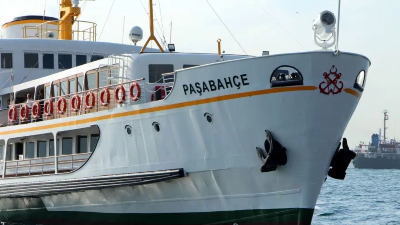 Hakkında “rüşvet” iddialarıyla soruşturma başlatılarak gözaltına alınan Üsküdar Belediye Başkanı Sinem Dedetaş, daha önce AK Parti döneminde tarikat vakıf ve derneklerine bedelsiz olarak tahsis edilen beş belediye taşınmazını geri almasıyla tanınıyor. Boğaz’ın en hızlı, en zarif vapurlarından Paşabahçe’yi restore ettirmesiyle de dikkat çeken Dedetaş kimdir? 