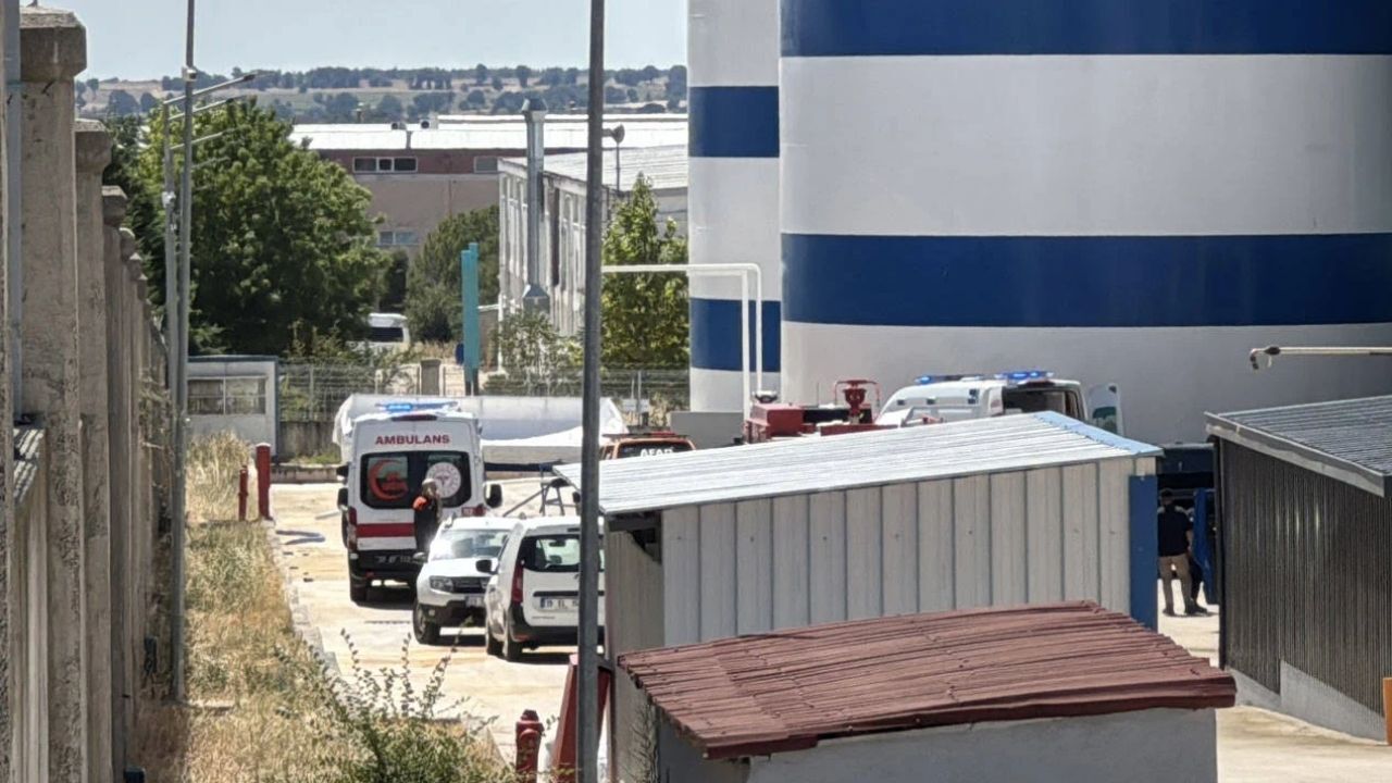 Türkiye’de denetimsizlik ve ihmaller can almayı sürdürüyor. Son 24 saatte altı şehirdeki iş kazalarında yedi işçi hayatını kaybetti, iki işçi yaralandı. Kamuoyu soruyor: Asıl sorumlular ne zaman hesap verecek?
