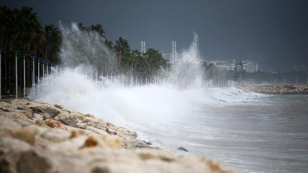 Meteoroloji beş ili sarı kodla uyardı: Fırtına ve kuvvetli rüzgâra dikkat
