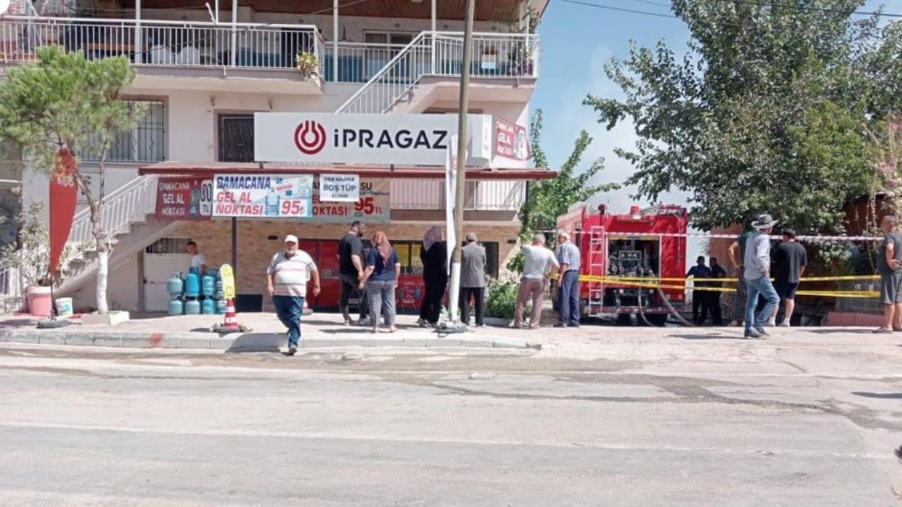 Denizli’de bahçe temizliğinde yakılan ateş kontrolden çıkarak eve ve tüp deposuna sıçradı. Arka arkaya patlayan tüpler mahallede büyük panik yarattı.