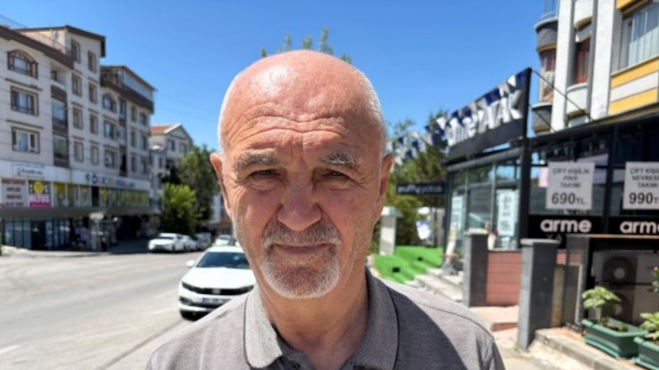 Ankara Mamak’ta iki kız çocuğunu istismardan kurtaran 72 yaşındaki Nurettin Erçayan, magandalarca dakikalarca dövüldü. Serbest bırakılan saldırganlara tepki gösteren Erçayan, hukuk mücadelesini sürdürecek.
