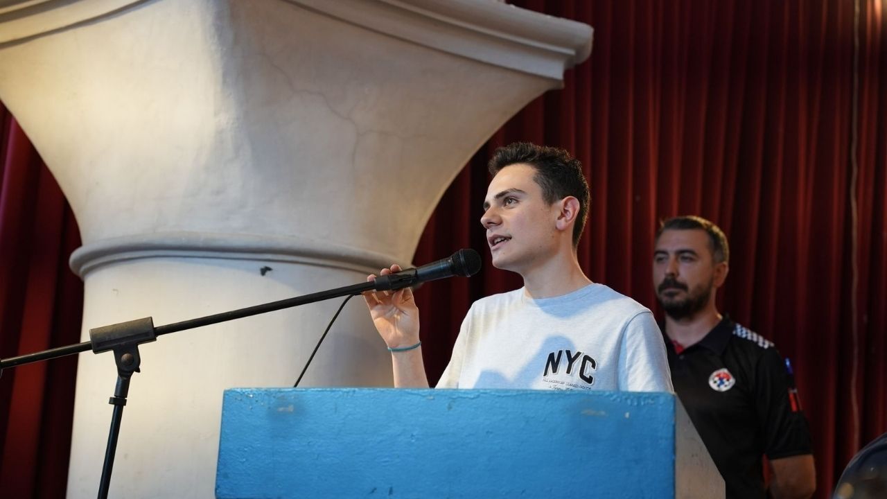Türkiye Satranç Federasyonu (TSF) ile Çeşme Belediyesi işbirliğinde geleneksel olarak düzenlenen 12. Çeşme Uluslararası Açık Satranç Turnuvası, 40 ülkeden 991 sporcunun katılımıyla Çeşme'de başladı.-5