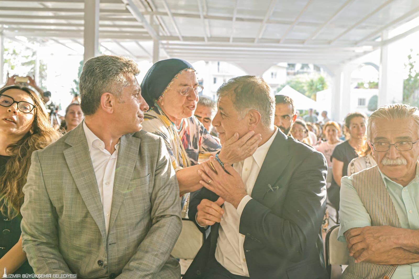 Tugay'dan Bornova Cemevi'nde Net Mesaj 'Yanlışın Önünde Asla Eğilmeyeceğiz' (2)