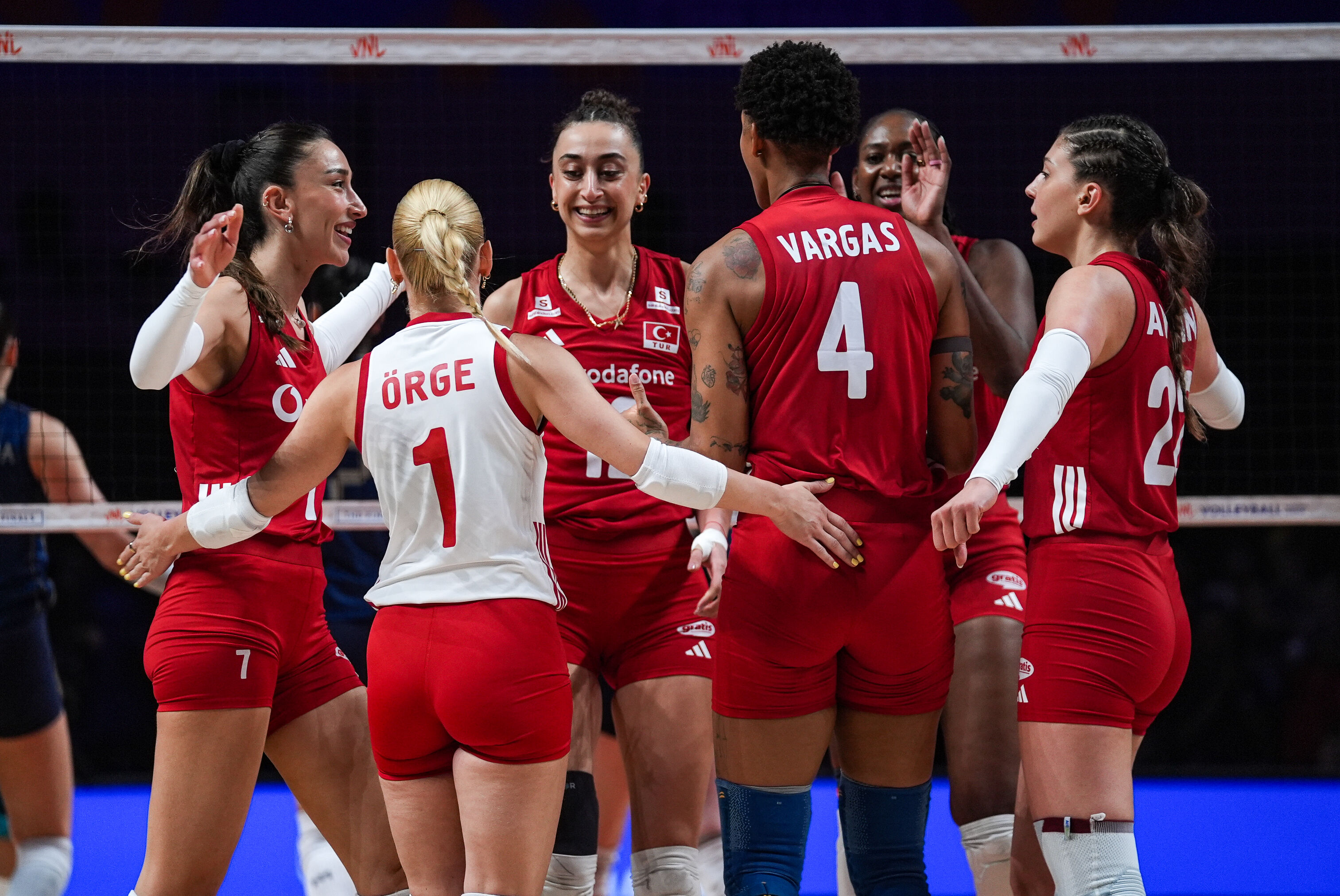 Türkiye Brezilya Finali Devam Ediyor Üçüncü Set Sonucu Kim Önde, Filenin Sultanları Öne Geçti Mi