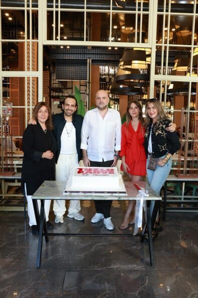 Tuzlu Kahve Geliyor İlk Set Gününü Pasta Keserek Kutladılar-1