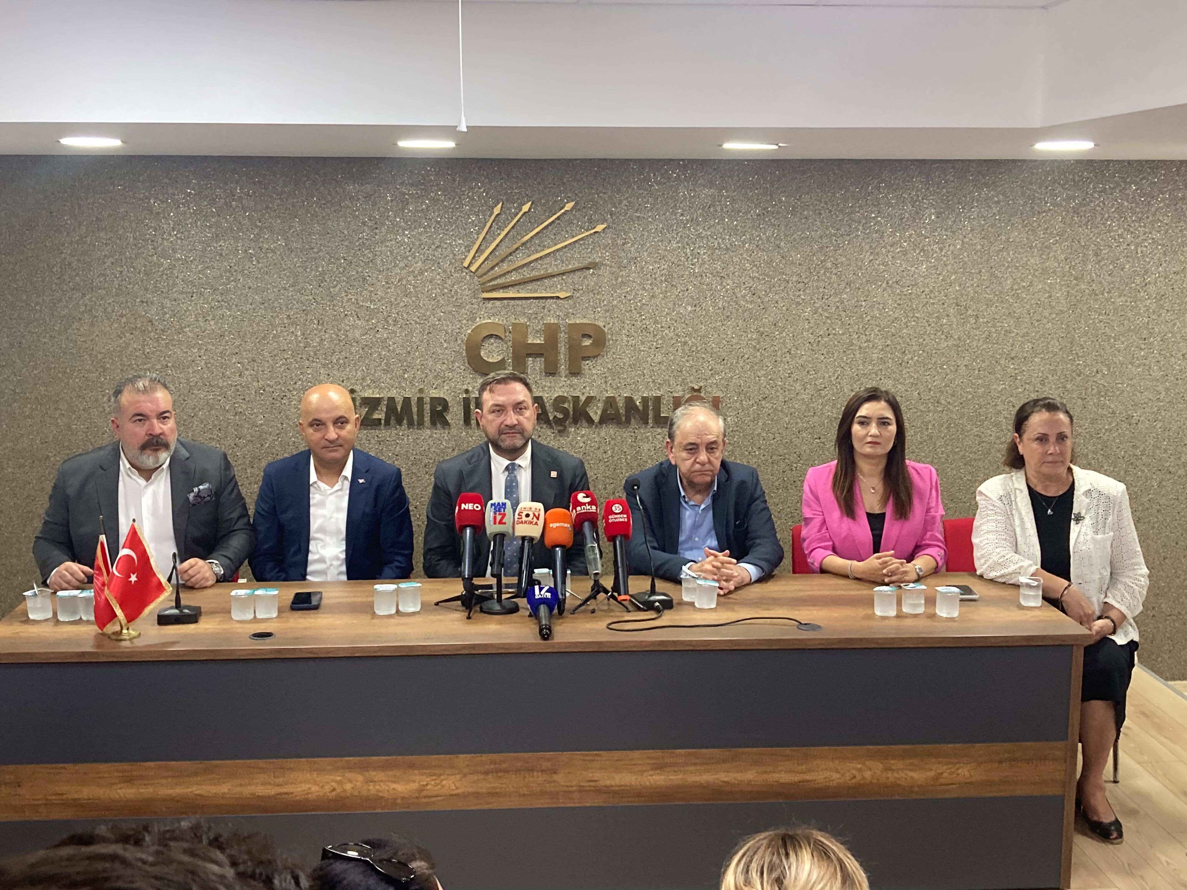 Utku Gümrükçü Yönetimine Destek Ziyareti İzmir Lokomotif Olmaya Devam Edecek1 (2)