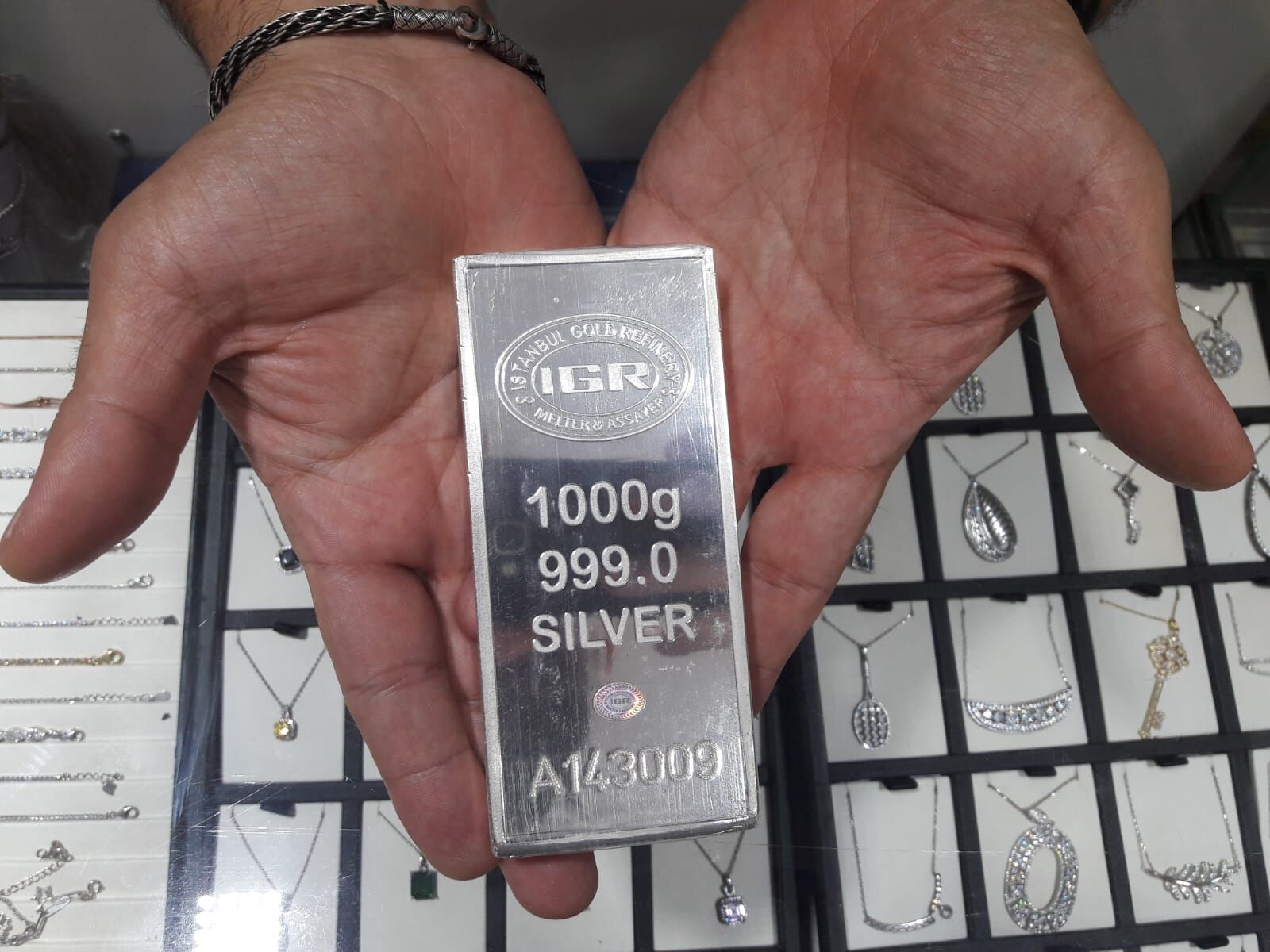 Gümüş fiyatları geriledi ancak cazibesini koruyor-1