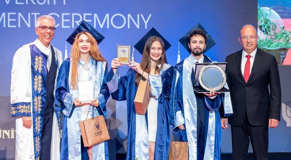 Yaşar Üniversitesi'nde Mezuniyet Coşkusu 222