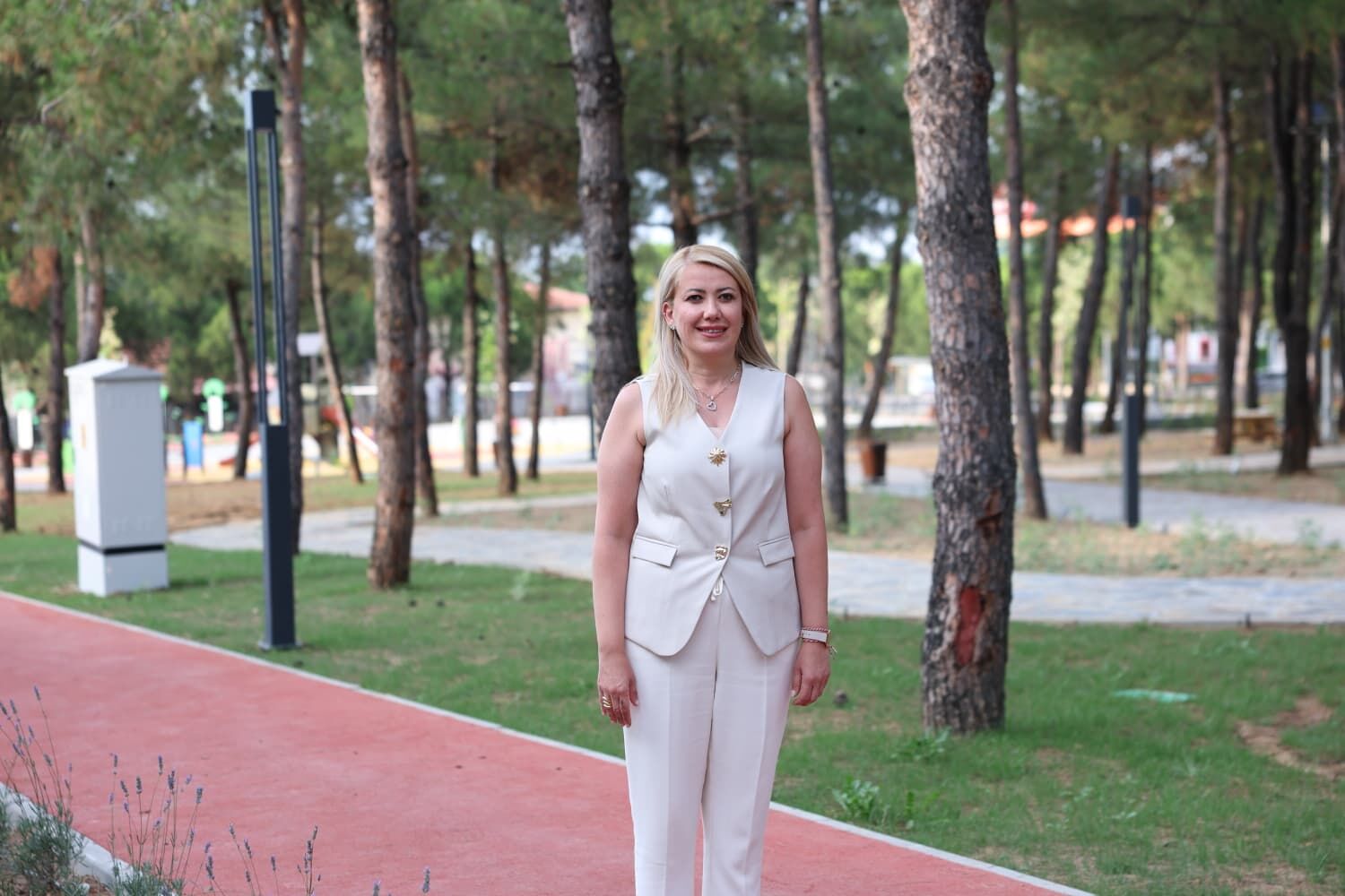 Yeni̇şehi̇r Mahallesi̇'ndeki̇ 7 Bi̇n 670 Metrekareli̇k Parkyeni̇lendi̇ (1)