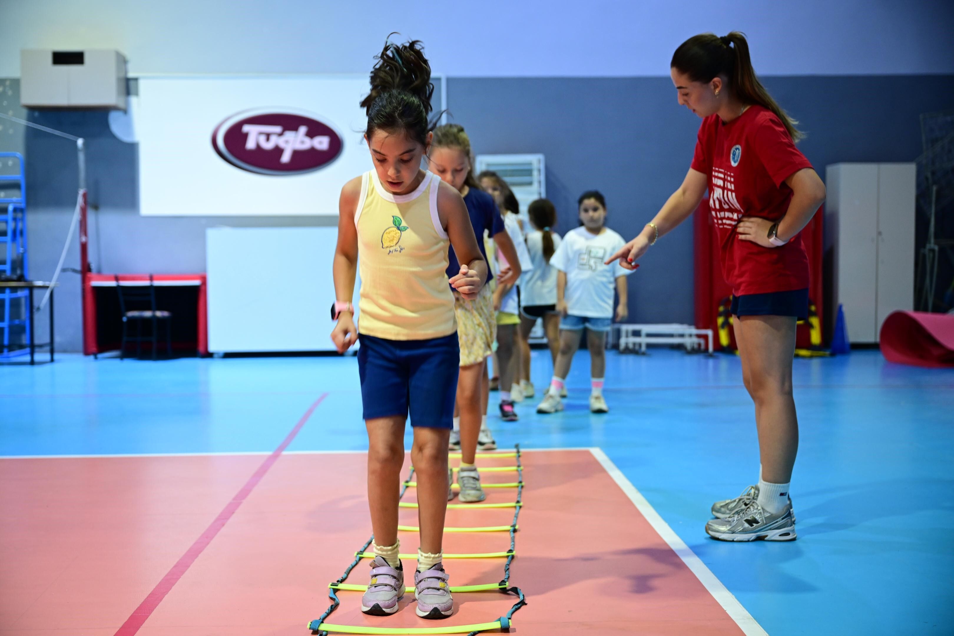 Yüzlerce Çocuk Sporla Buluştu Aydın’da Voleybol Kurslarına Yoğun Ilgi! (2)