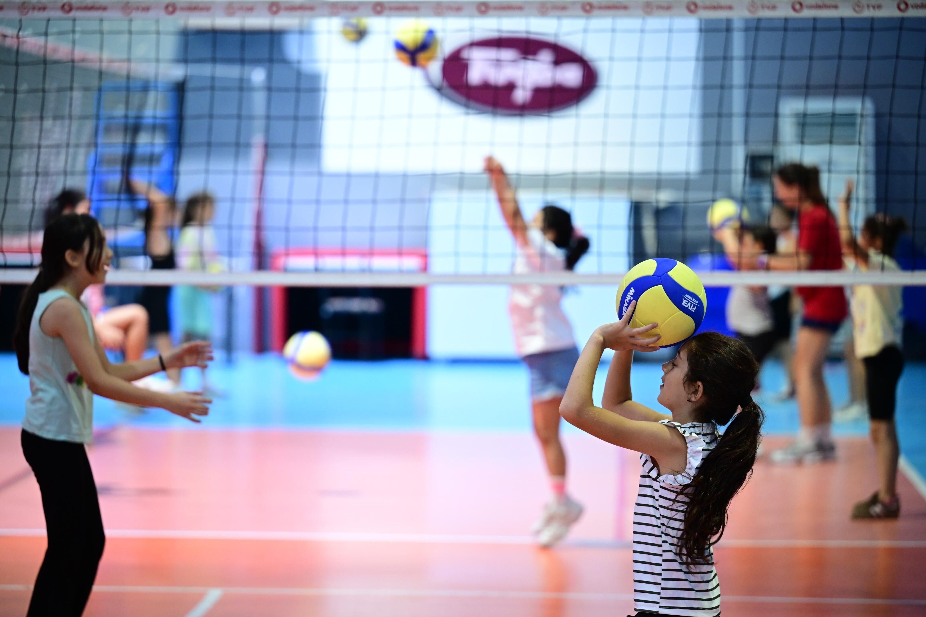 Yüzlerce Çocuk Sporla Buluştu Aydın’da Voleybol Kurslarına Yoğun Ilgi! (3)