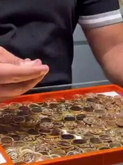 15 Yıl Boyunca Her Ay 2 Altın Biriktirdi! Kuyumcuda Şaşkına Döndü (2)