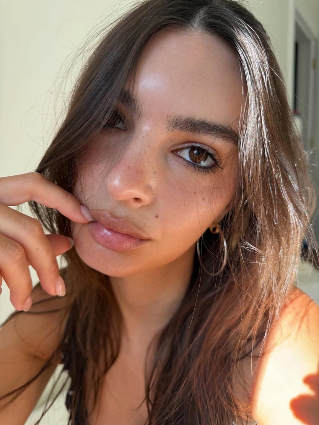 1Emily Ratajkowski Yeni Kitabı Için Milyon Dolarlık Anlaşma Yaptı