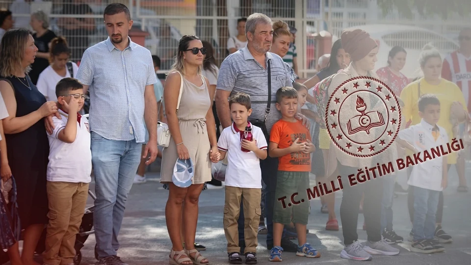 2D54Abce Meb Duyurdu Kamuda Calisan Velilere 7 11 Eylul Tarihlerinde Gunde Uc Saati Asmayacak Idari Izin