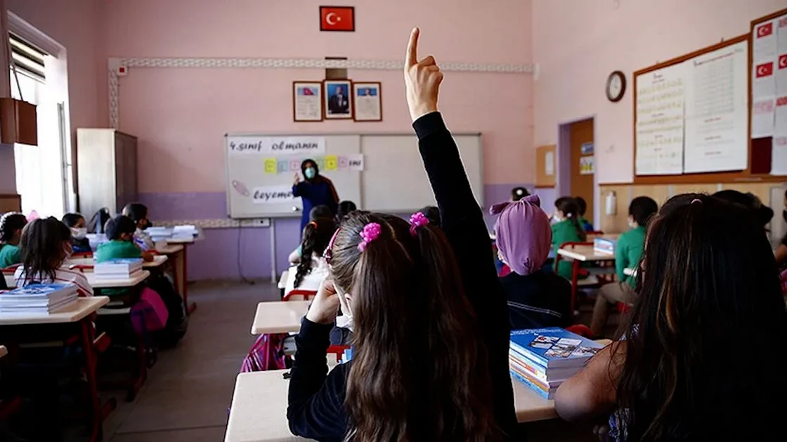 9D2450Dc Meb Duyurdu Kamuda Calisan Velilere 7 11 Eylul Tarihlerinde Gunde Uc Saati Asmayacak Idari Izin