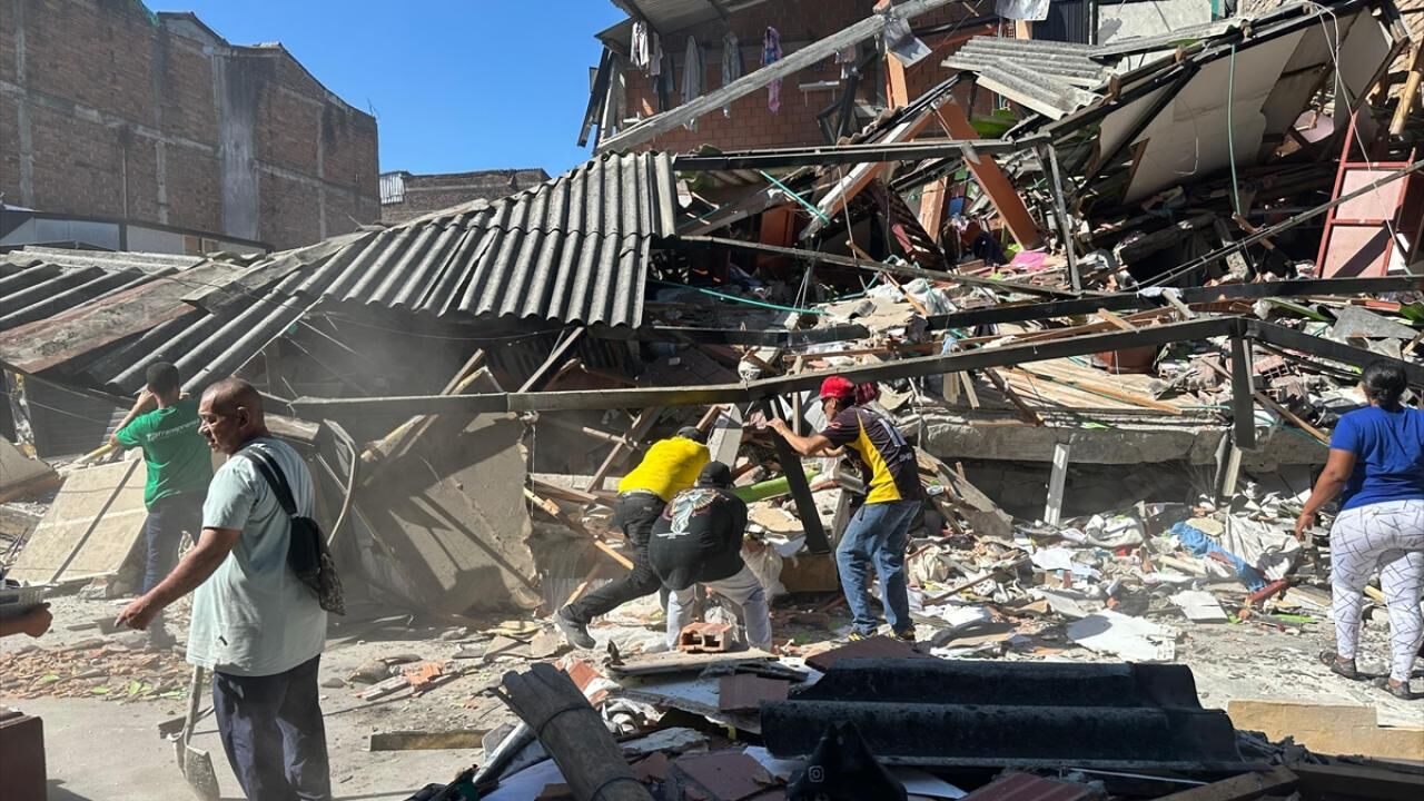 Kolombiya Deprem Ölü