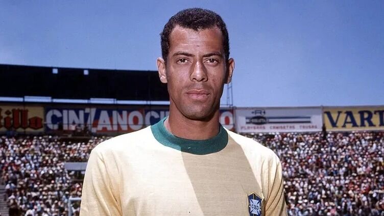 9. Carlos Alberto