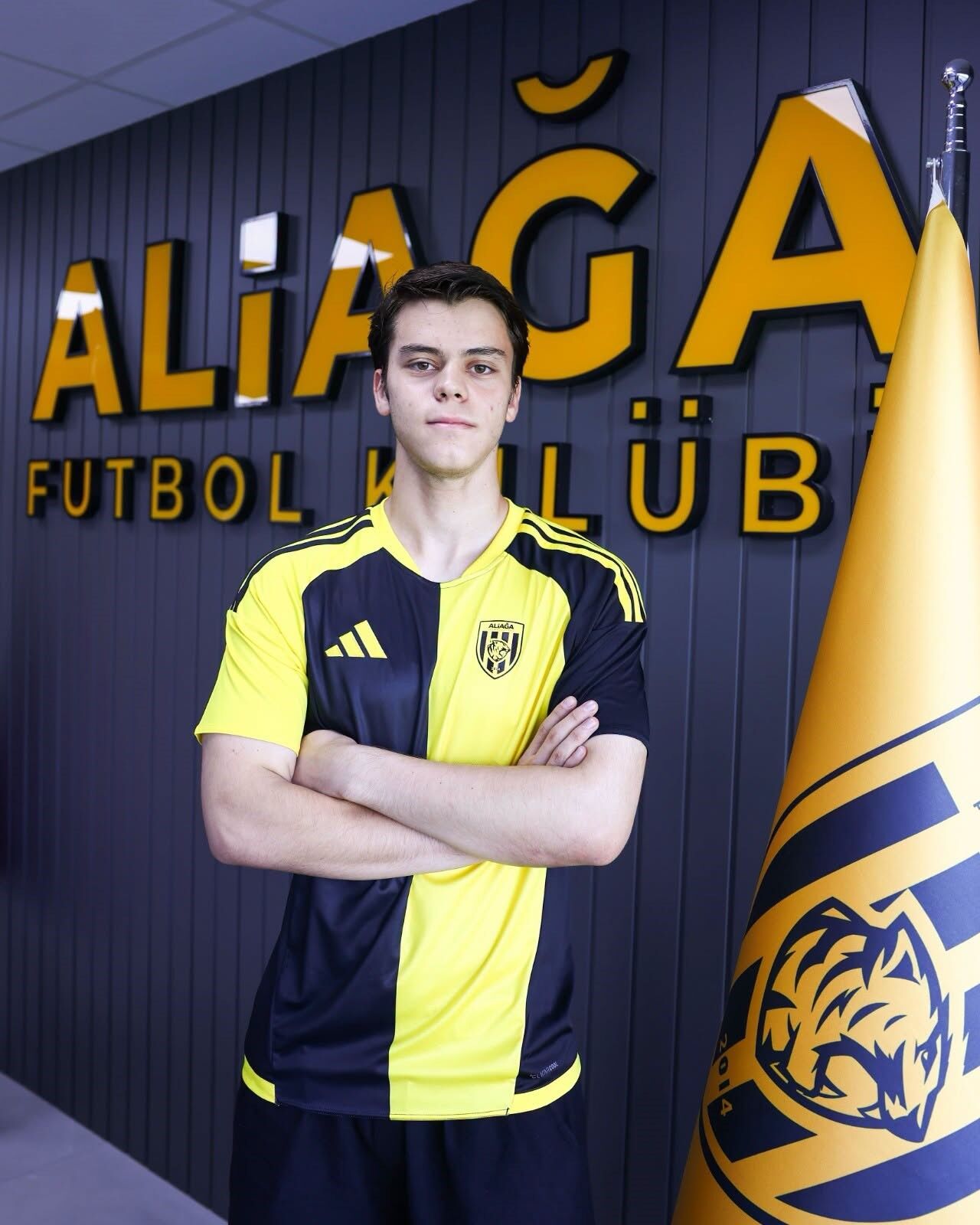 Aliağa Fk'den Bir Transfer Daha Genç Kaleci Imzayı Attı! (2)