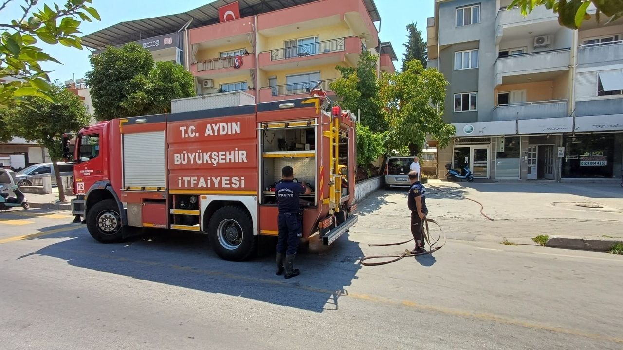 Aydın'da Apartman Bahçesinde Yangın Paniği1