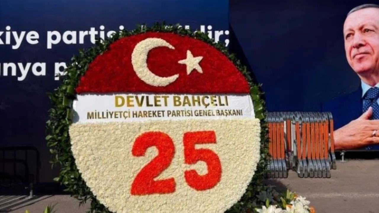 Bahçeli Çelenk Hediyesi