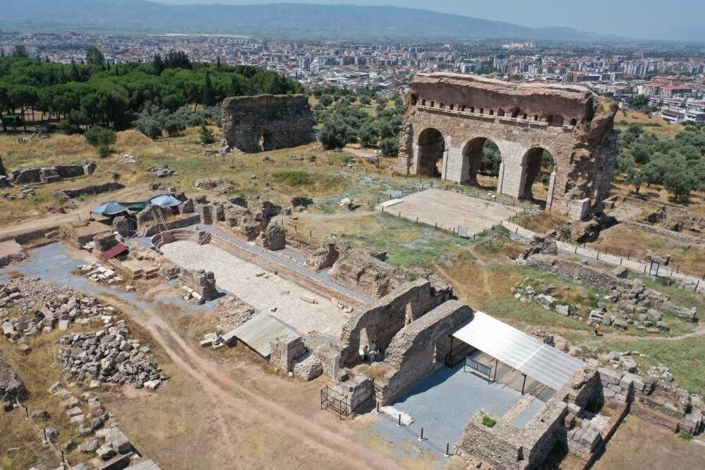 Bakan Ersoy Duyurdu Aydinda 2 Bin Yillik 300 Kisilik Antik Havuz Gun Yuzune Cikarildi 1807091 202608041029 20260804102907 2