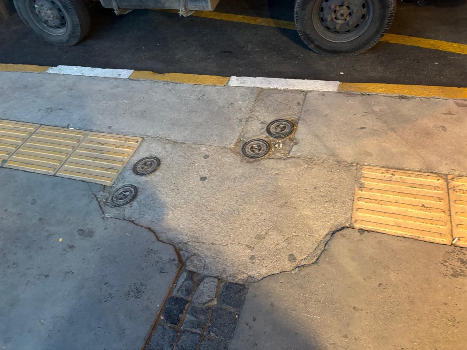 Balçova'da Yollar Yenilenirken, Engelliler Unutuldu! (1)-1