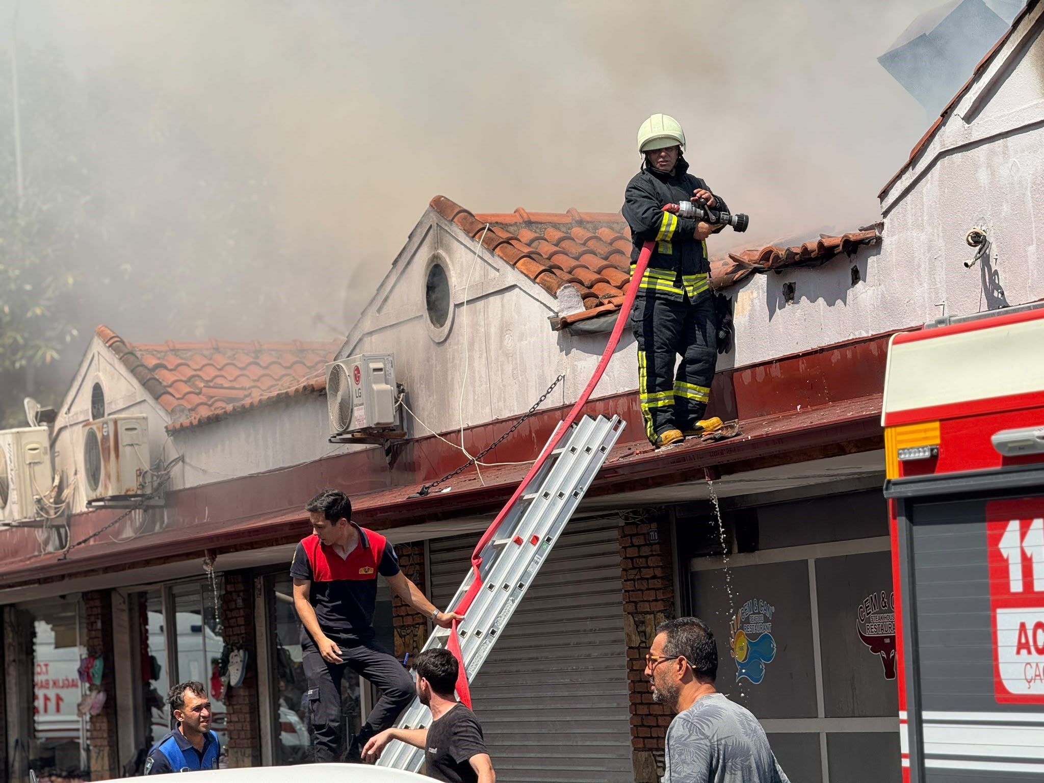 Balık Halinde Yangın Çıktı Ekiplerin Müdahalesi Sona Erdi (2)