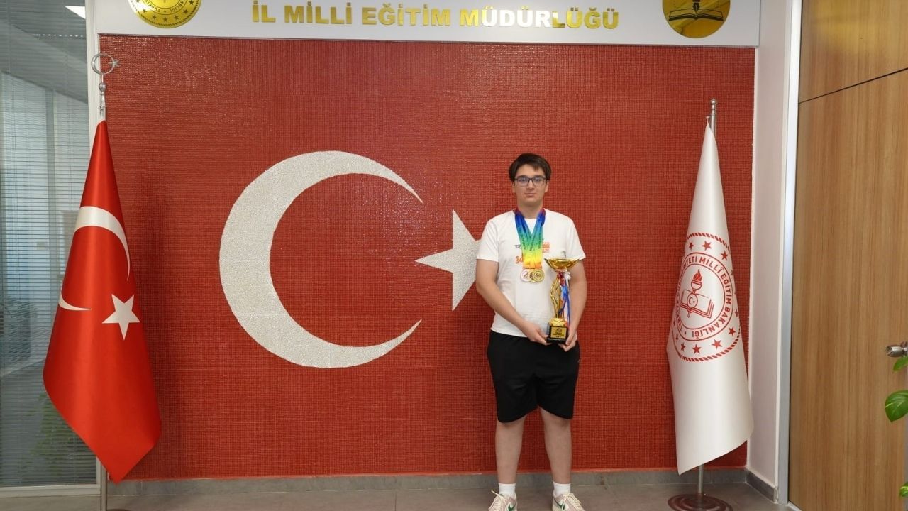 Bilfenli Deniz Ersan'dan Matematikte Büyük Başarı1